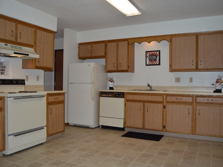 West Oak Apartments | 2 Bedroom | Kitchen | Dining